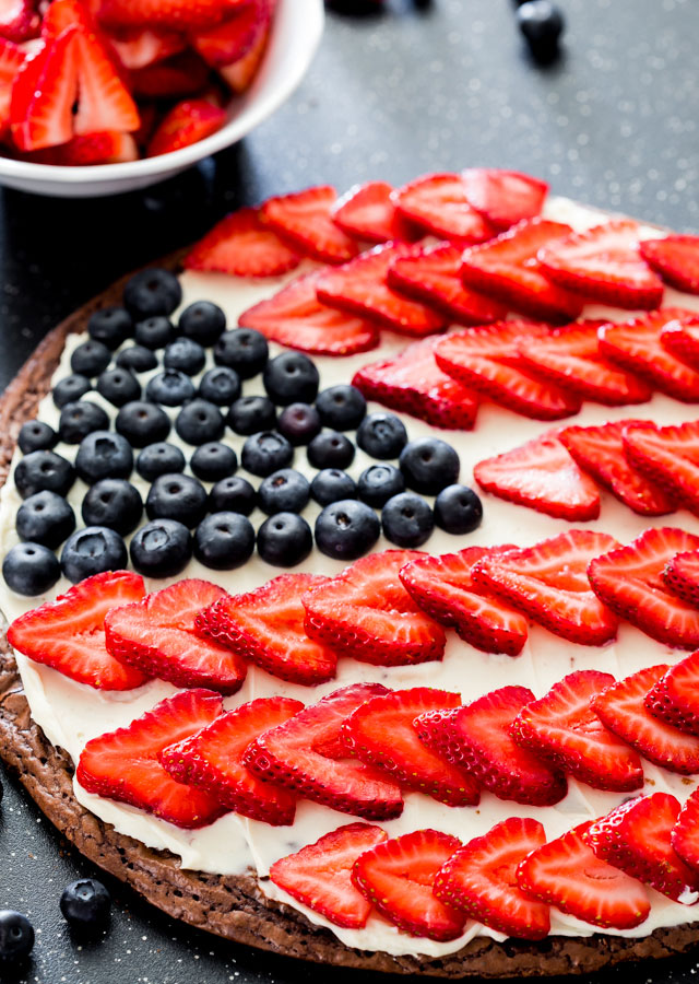red-white-and-blue-brownie-pizza-1-3