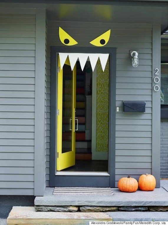 o-HALLOWEEN-DOOR-DECORATIONS-570 - WubbaNub